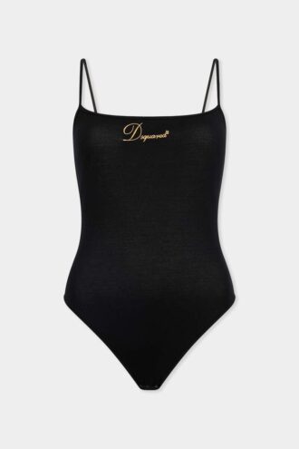 Charakterystyczny jednoczęściowy strój Dsquared2