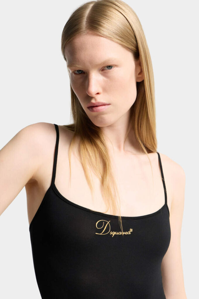 Charakterystyczny jednoczęściowy strój Dsquared2 Charakterystyczny jednoczęściowy strój Dsquared2