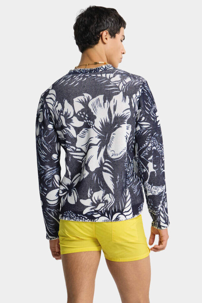 Sweter z motywem tańczących kwiatów