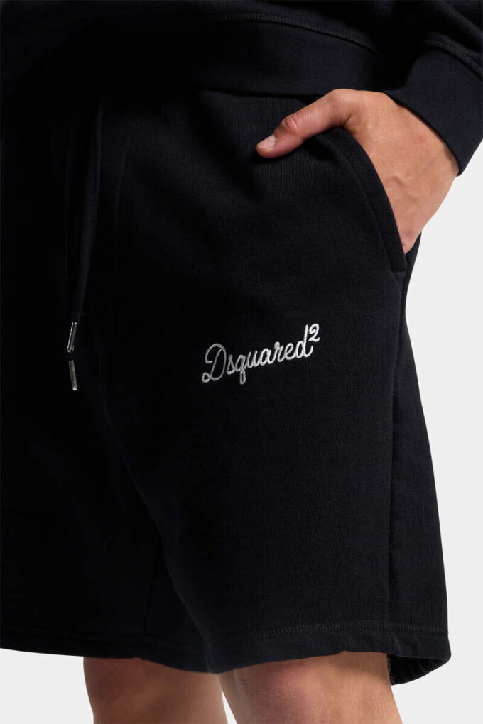Szorty Dsquared2 o charakterystycznym luźnym kroju